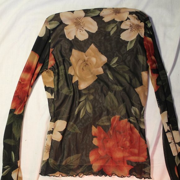 floral top - Picture 3 of 6